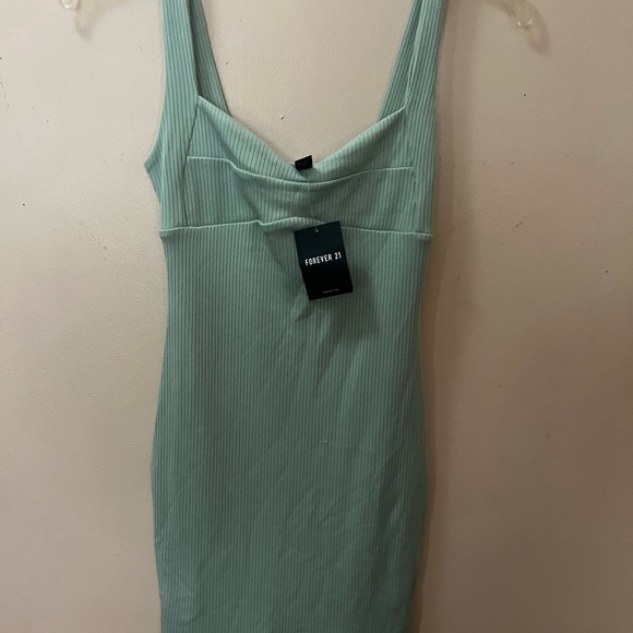 Olive green woman’s dress size medium - Picture 5 of 6